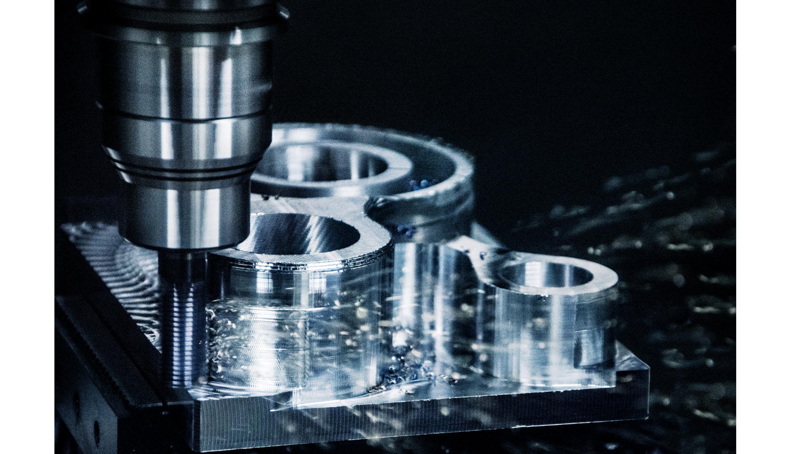 Operario en maquinaria industrial CNC